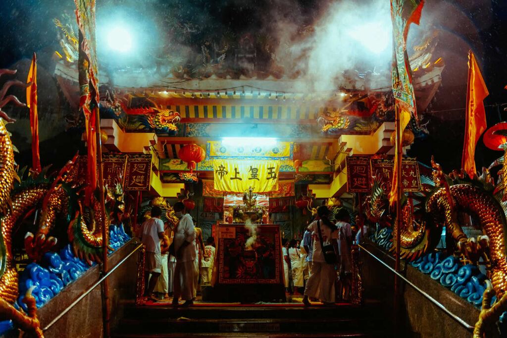 phuket-vegetarian-festival-chinese-shrine-ceremony