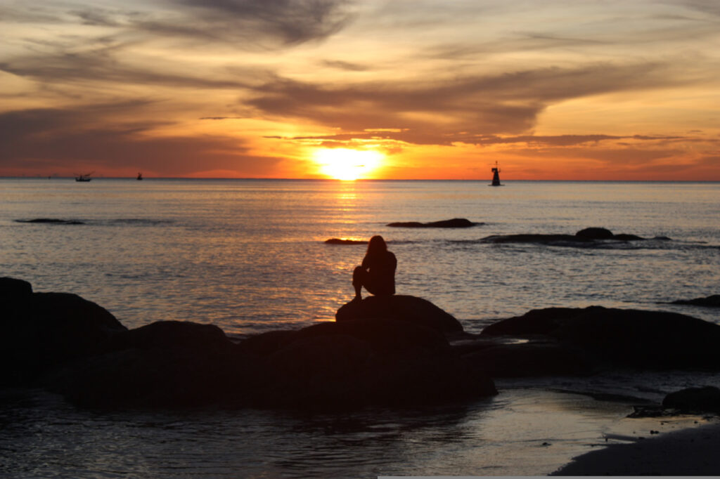 Sunrise over the Gulf of Thailand in Hua Hin, reflecting the town's relaxed retirement lifestyle