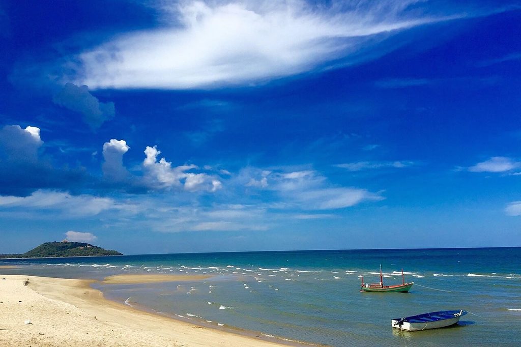 Fishing boats beside the sandy shoreline at Ban Krut Beach